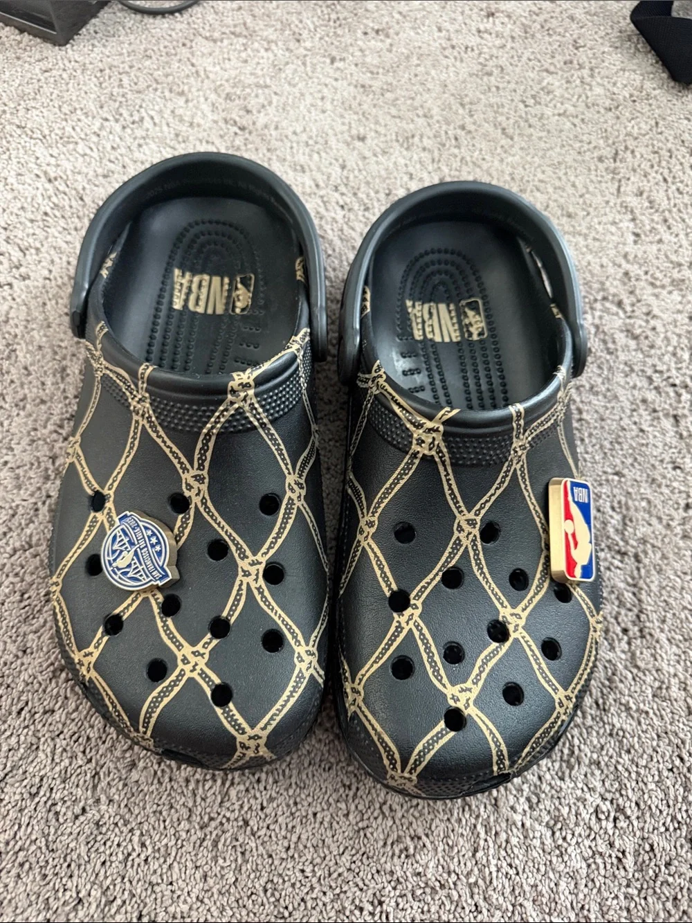 CROCS Men’s or women’s NBA Like New size 8 men’s